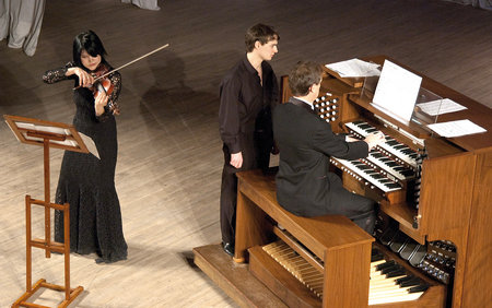 Юлия Пахомова (скрипка) и Владимир Будников (орган)